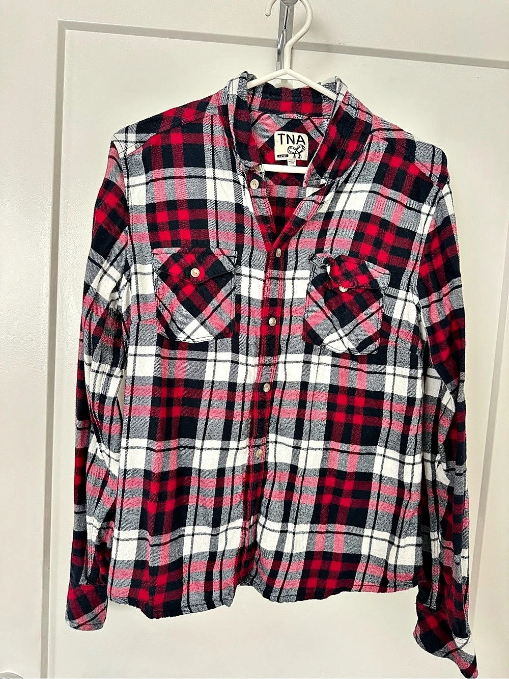 TNA Plaid Flannel Button Up Shirt Plaid Button Down Shirt in Red & Black Size la